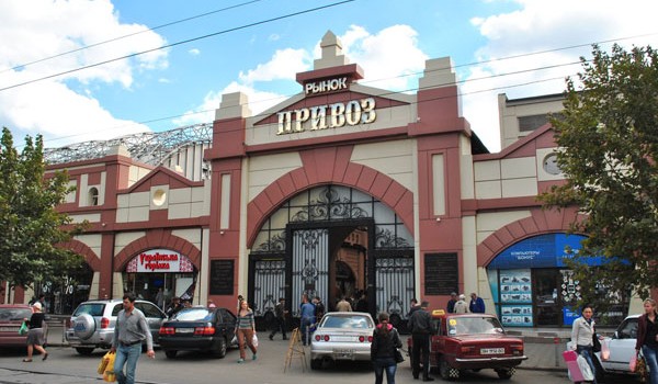 ОБНОВЛЕНО: В Одессе с "Привоза" эвакуировали продавцов и посетителей из-за сообщения о минировании