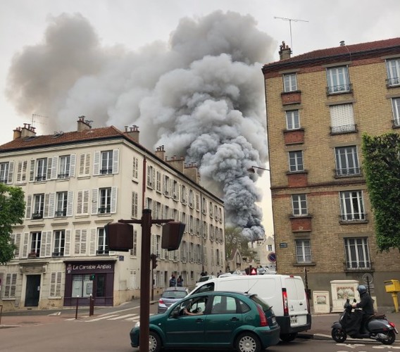 В Париже горит Версаль (фото)
