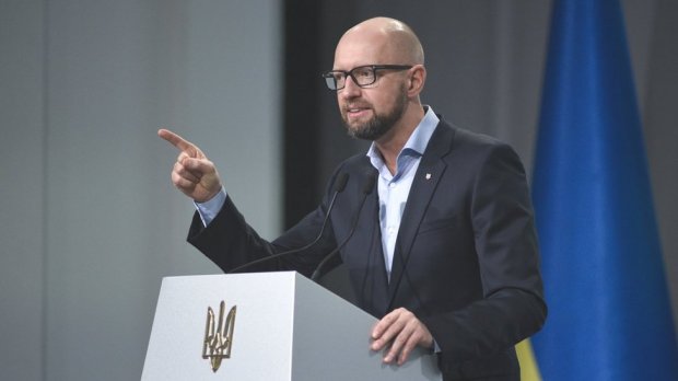 «Торпеда» от «Народного фронта»: партия Яценюка лишила Зеленского возможности распустить парламент